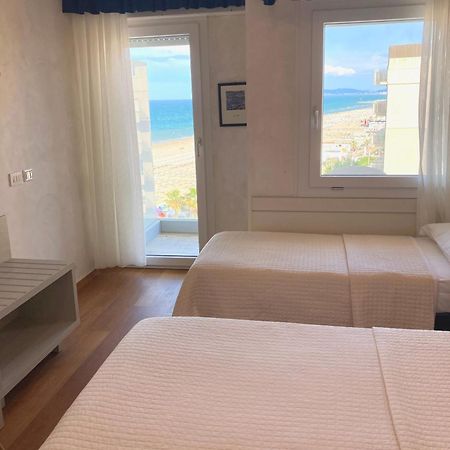 Hotel Diplomatic Riccione Kültér fotó