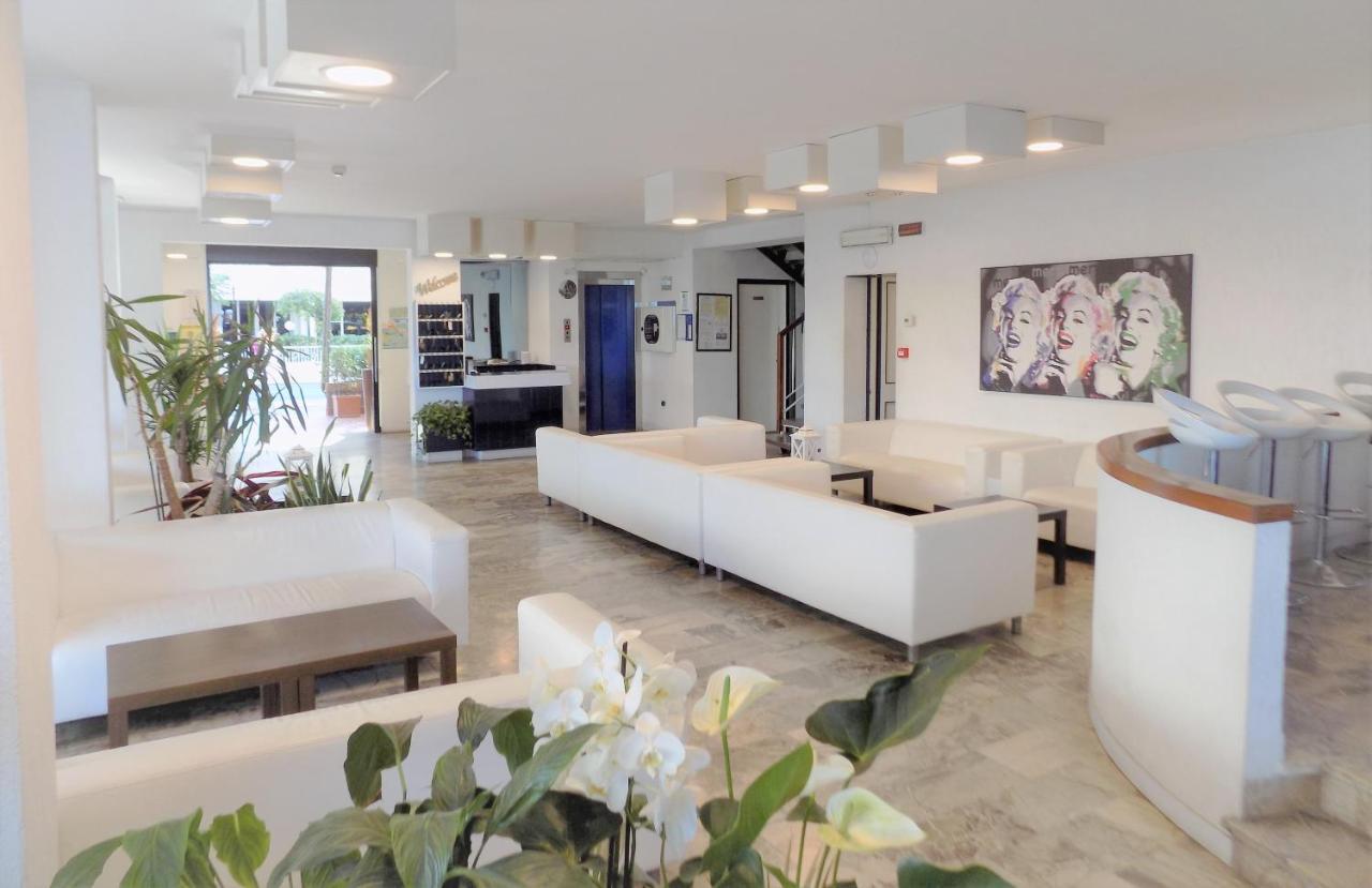 Hotel Diplomatic Riccione Kültér fotó