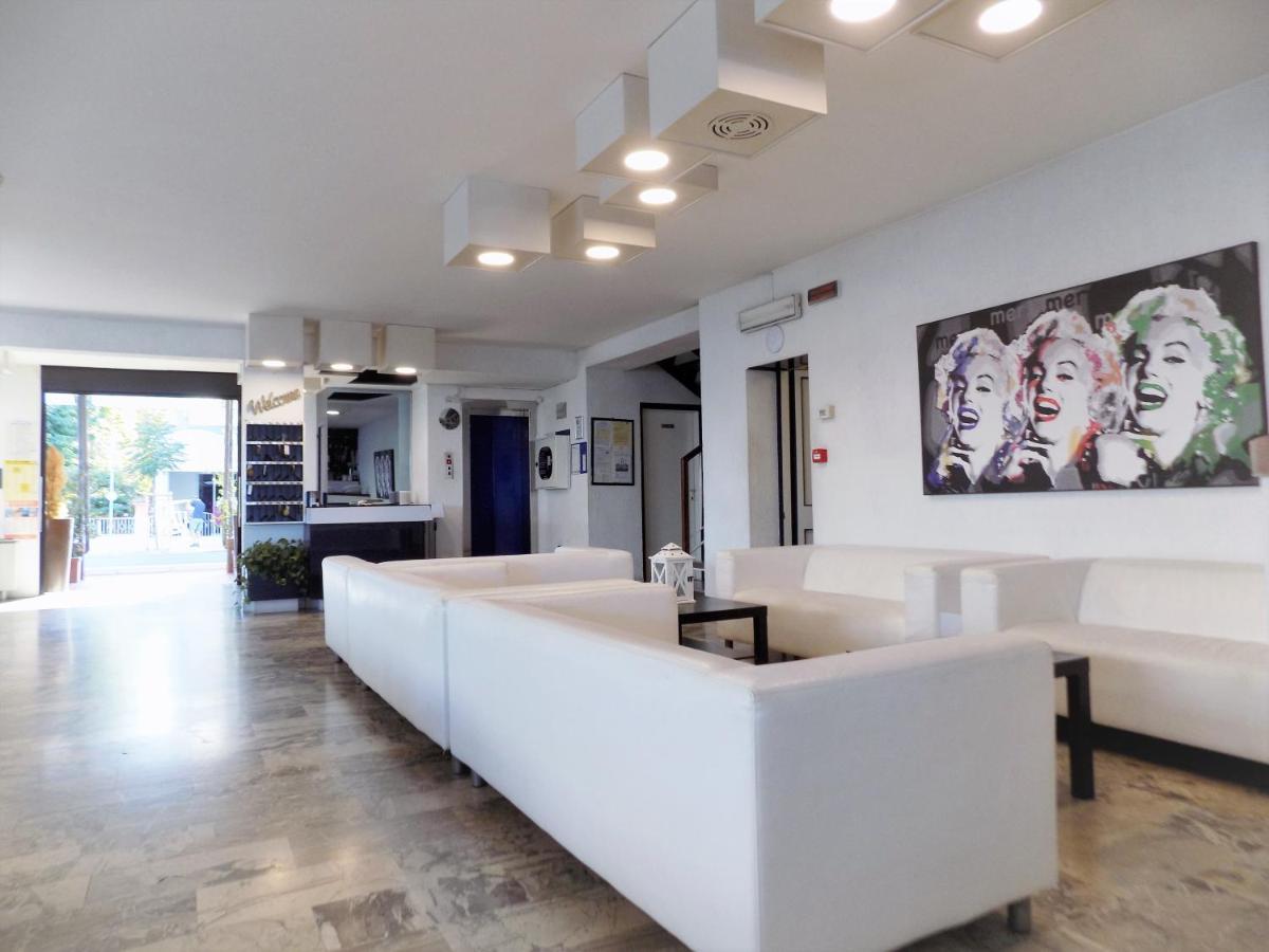 Hotel Diplomatic Riccione Kültér fotó