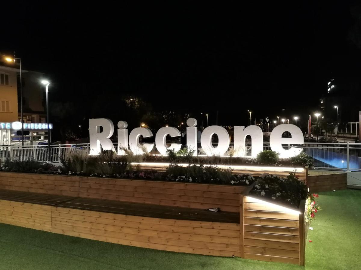 Hotel Diplomatic Riccione Kültér fotó