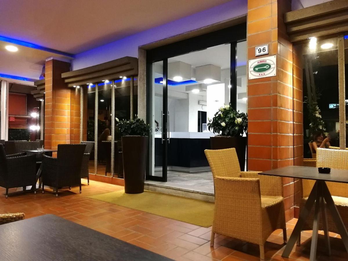 Hotel Diplomatic Riccione Kültér fotó