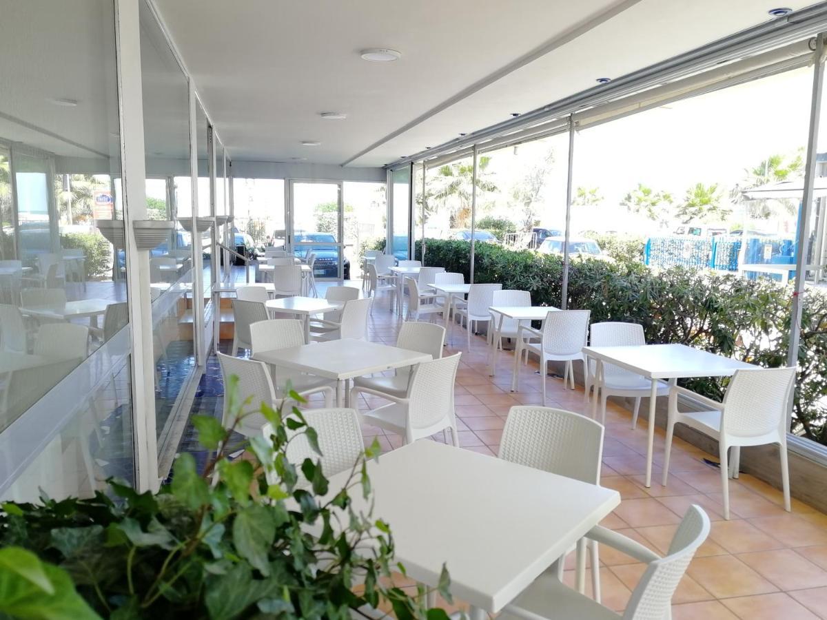 Hotel Diplomatic Riccione Kültér fotó