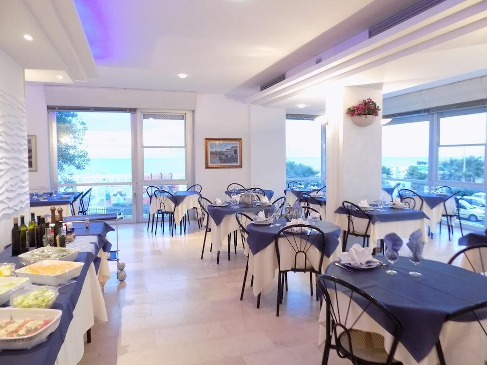 Hotel Diplomatic Riccione Kültér fotó