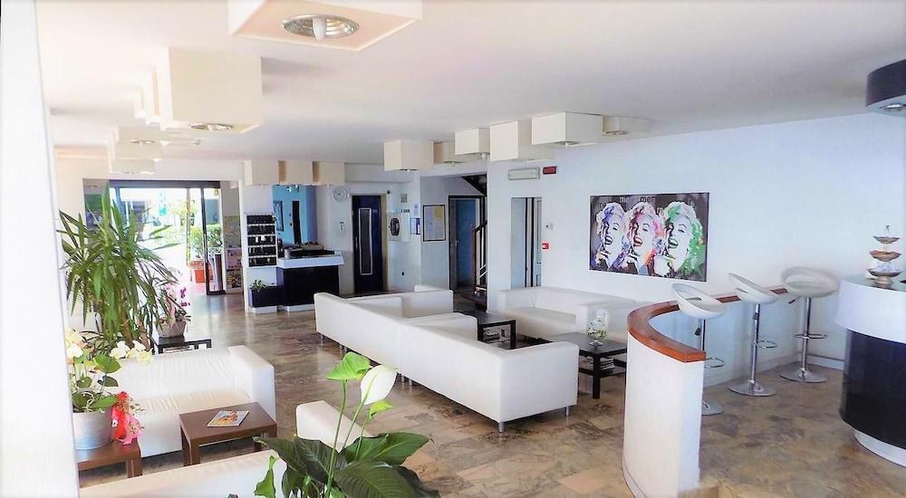 Hotel Diplomatic Riccione Kültér fotó