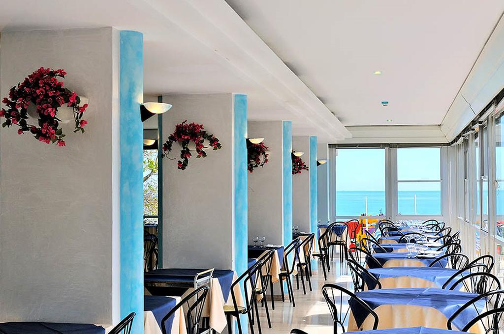 Hotel Diplomatic Riccione Kültér fotó