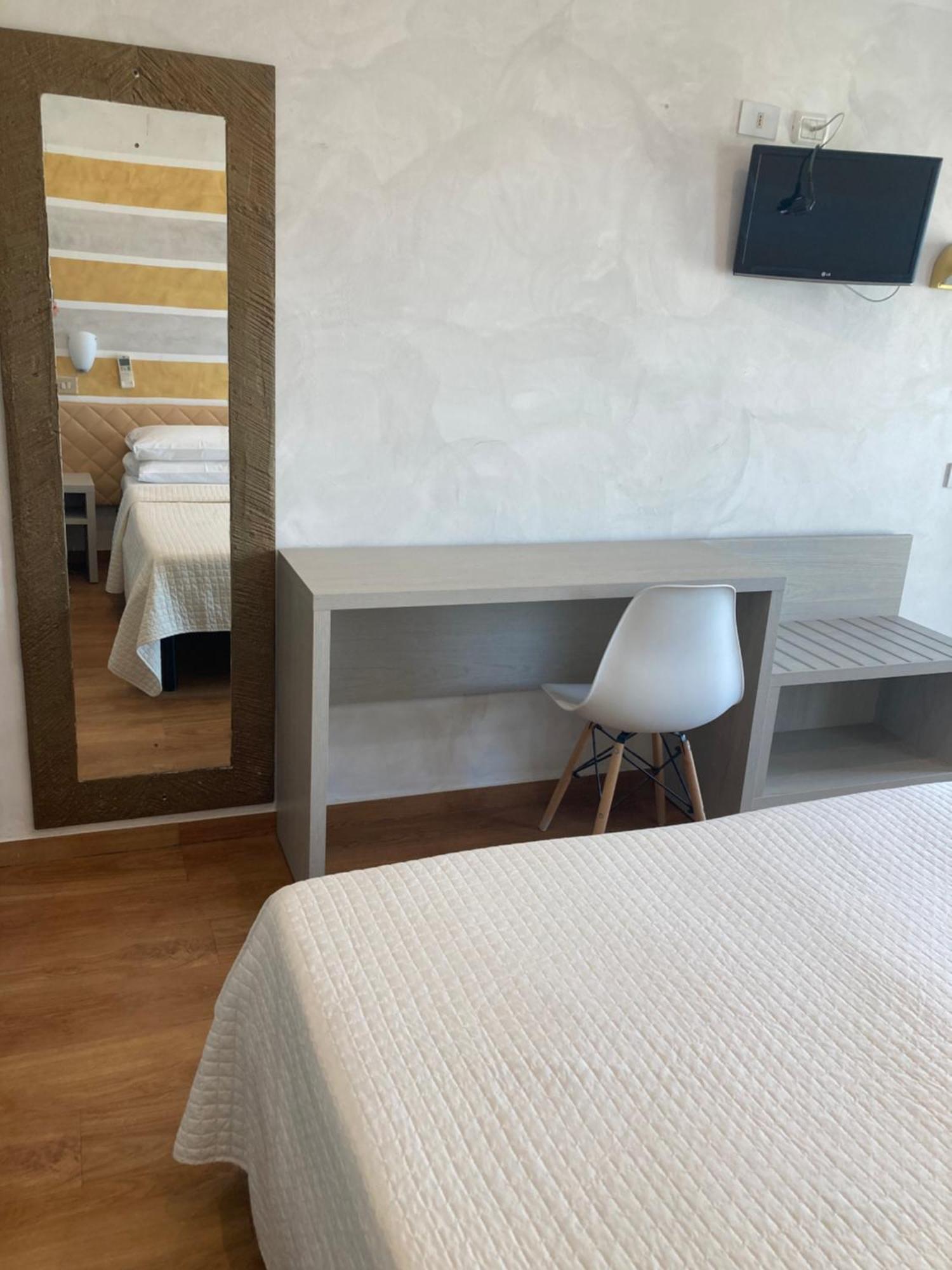 Hotel Diplomatic Riccione Szoba fotó