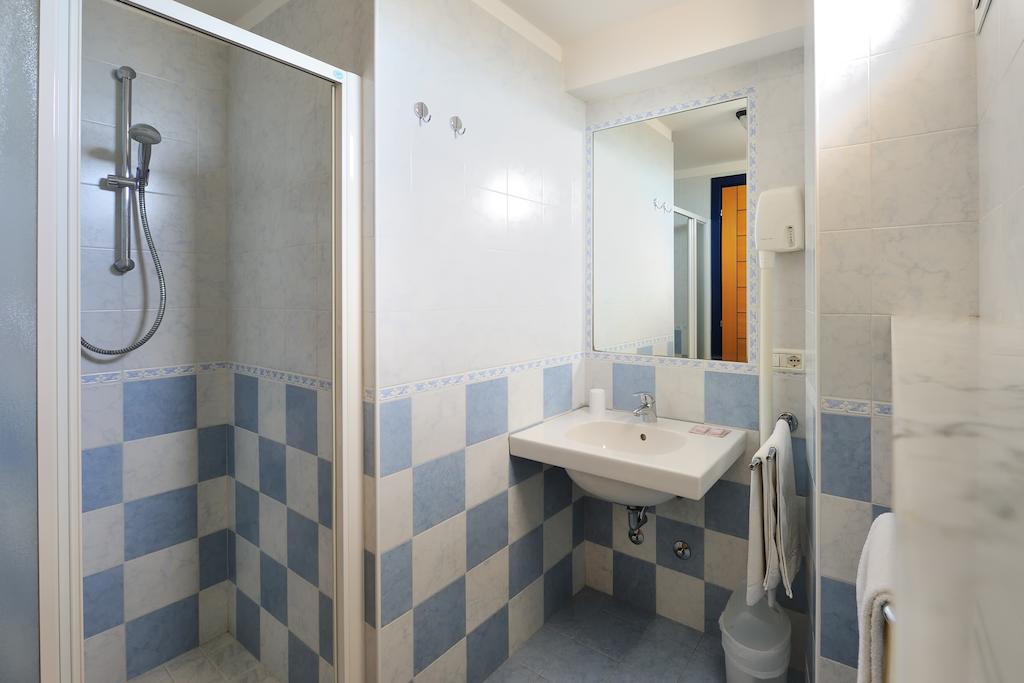 Hotel Diplomatic Riccione Szoba fotó