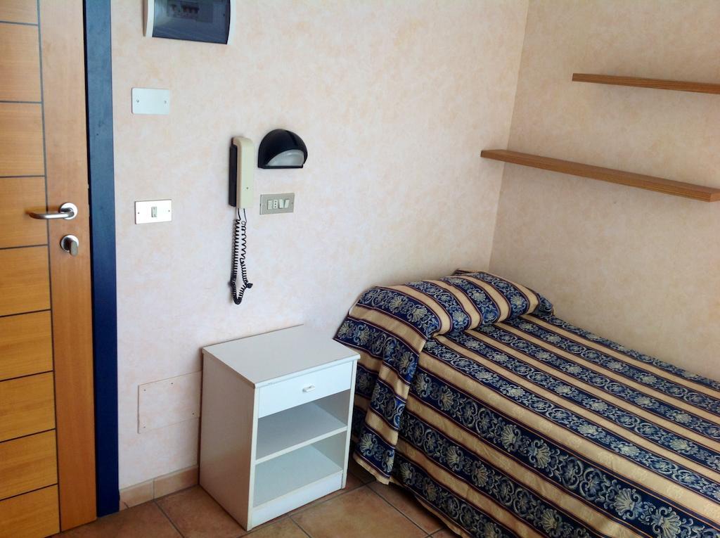 Hotel Diplomatic Riccione Szoba fotó