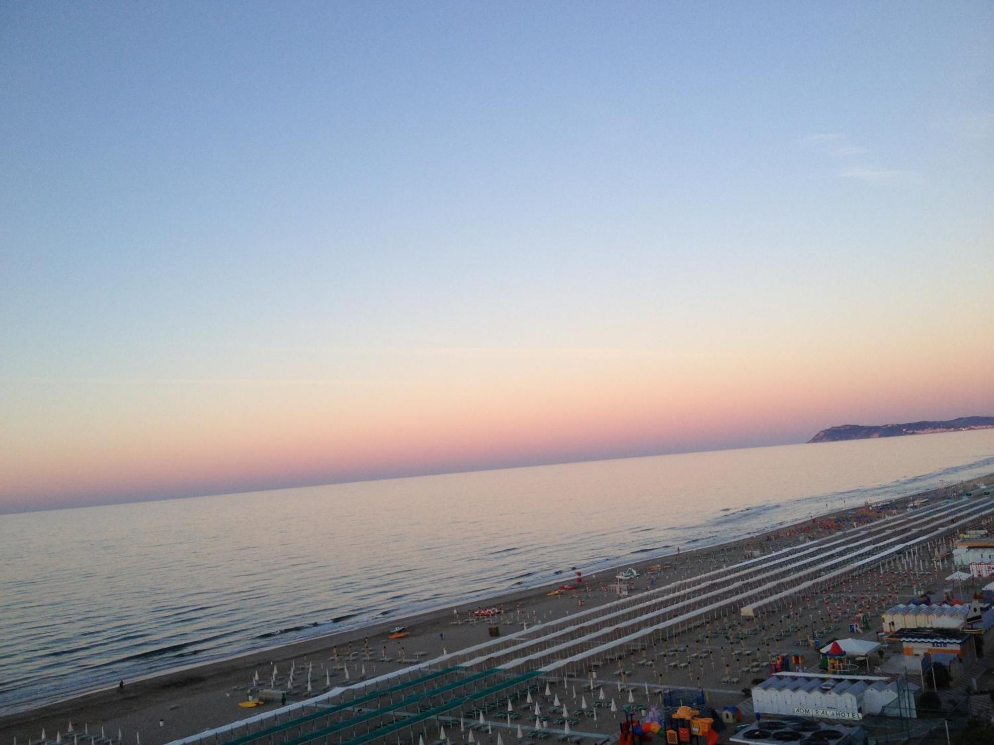 Hotel Diplomatic Riccione Kültér fotó