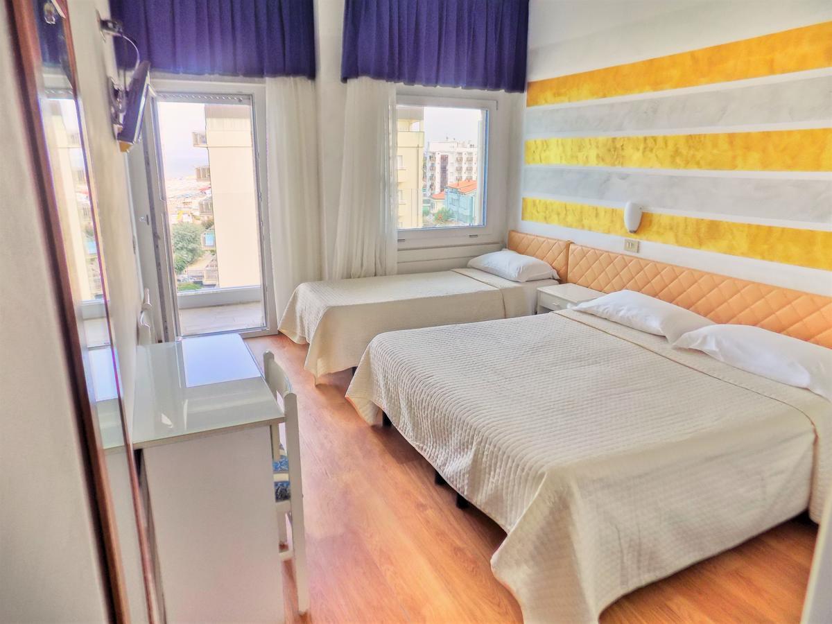 Hotel Diplomatic Riccione Kültér fotó