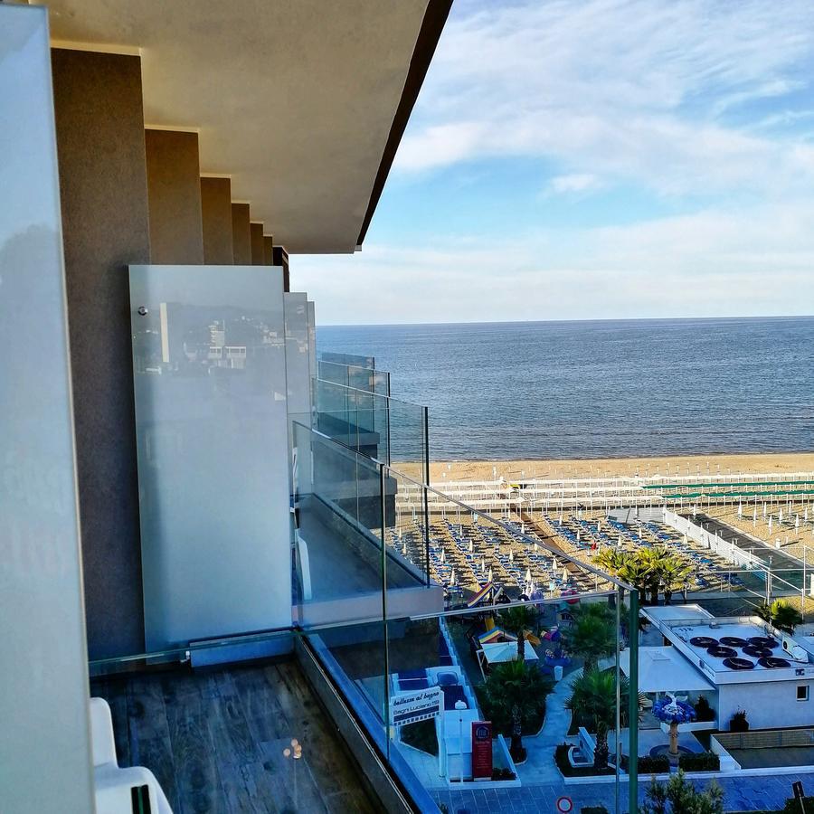Hotel Diplomatic Riccione Kültér fotó